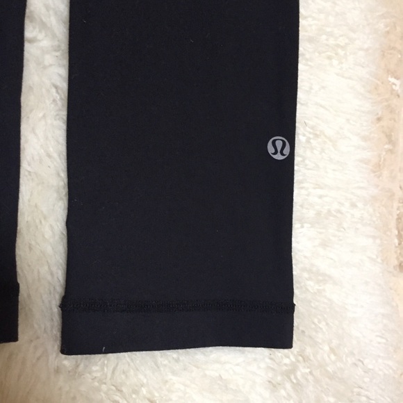 *SOLD* Lululemon Reversible Wunder Under Crop - Picture 7 of 8